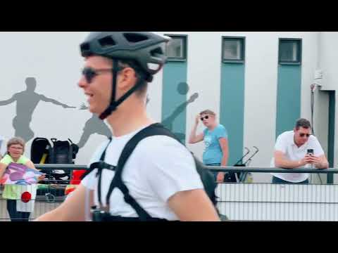 He Wheelied for almost 2 hours… With ONE HAND!