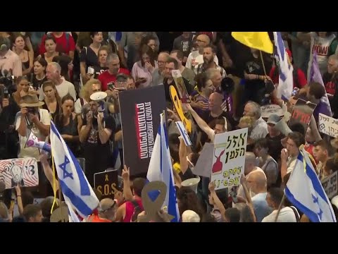 Protesters gather in Tel Aviv again to pressure government to reach a deal