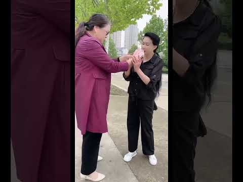 Kind woman help #motivation #positivevibes #lnspiration