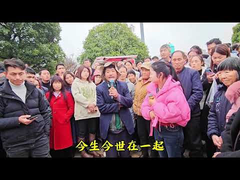 Singing exchange between happy street singers