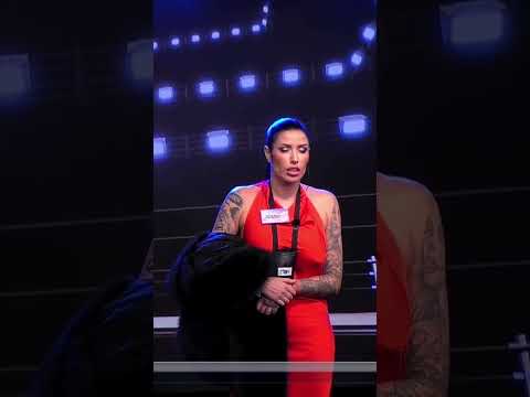 Inédito! Um concorrente entrou quase nu dentro da casa do Secret Story