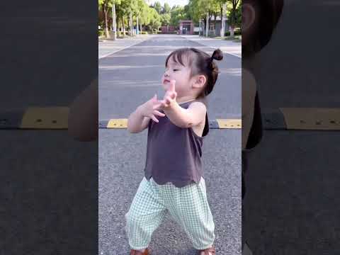 姨姨们跟我蹦个迪#骗你生<strong>女</strong>儿 #人类幼崽 #爱跳舞的小姑娘
