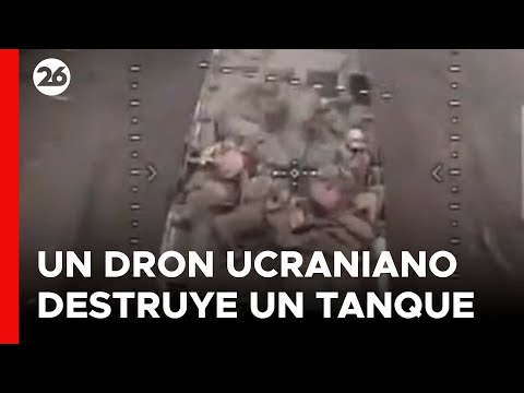 Un drone ucraniano impacta sobre un tanque ruso en la guerra