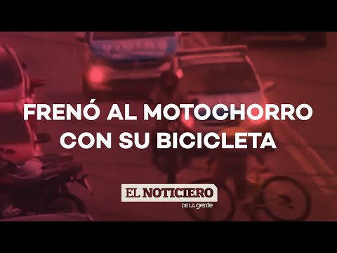 POLICÍA CRUZÓ su BICICLETA para FRENAR AL MOTOCHORRO - El Noti de la Gente