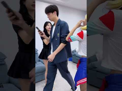 这是看到帅哥被帅倒了#哈莉奎茵#斗罗大陆唐三小舞