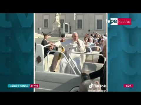 Papa Francisco bromea con mexicanos y pide un “poco de tequila” para el dolor de rodilla