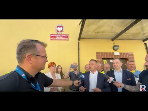 Bąkiewicz stawił się w prokuraturze - nie wpuszczono go. Rządowi zależy na spektaklu.