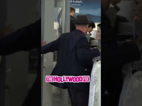 Jennifer Garner Gets Searched By Security At LAX Airport After Dropping The Kids Off W/ Ben Affleck