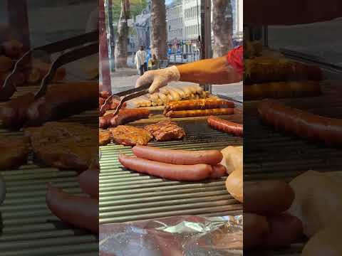 太香了！木炭烤香腸與豬排的市集現場！ / So Tempting! Charcoal-Grilled Sausages & Pork Steak