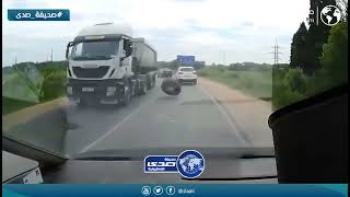 اطار طائش كاد ان ينهي حياة سائق