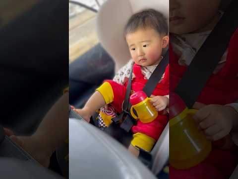 お行儀の悪いあんよ🦶 #赤ちゃん #1歳 #baby