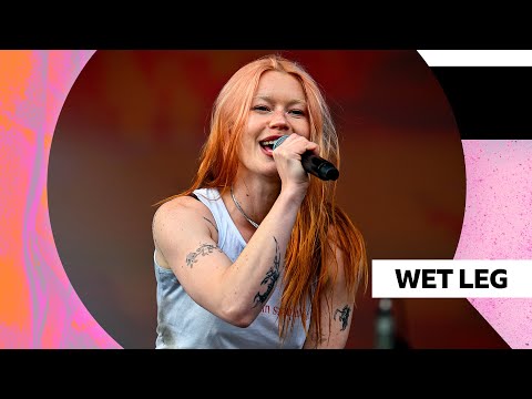 Wet Leg - Catch These Fists (Radio 1's Big Weekend 2025)