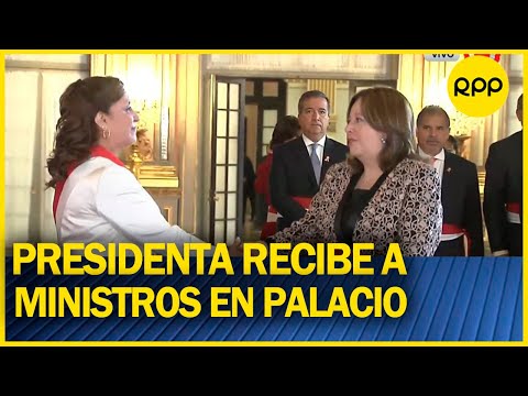 Ministros llegan a Palacio de Gobierno y reciben saludo de Dina Boluarte #NuestraTierraCelebra