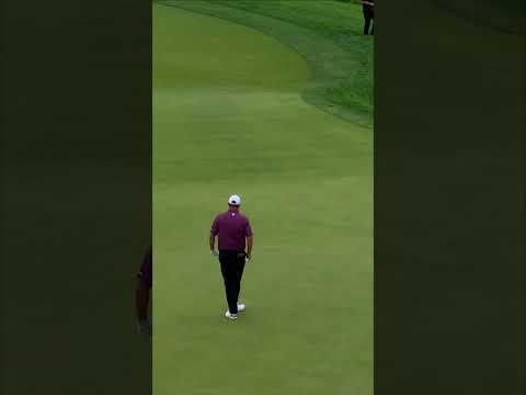 Long putt? No problem for Tony Finau 😎
