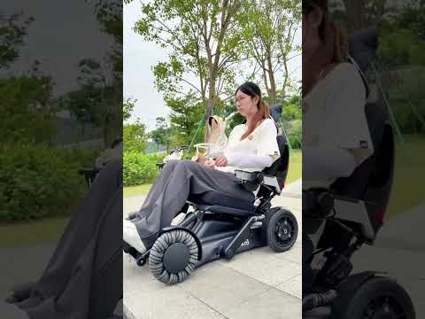 This chair helps elderly people. 📌