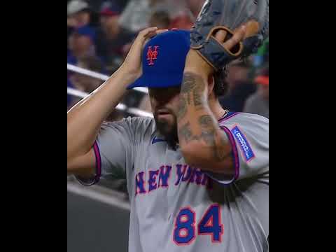 Jeff McNeil makes the sliding catch in center field!