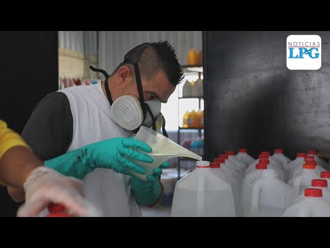 Salvadoreños privados de libertad elaboran alcohol gel