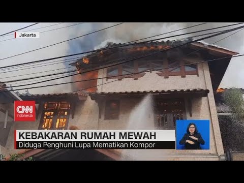 Kebakaran Rumah Mewah Berlantai Dua di Jakarta Timur Hangus Terbakar