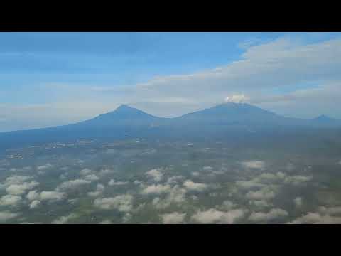 saat naik pesawat Solo Bali