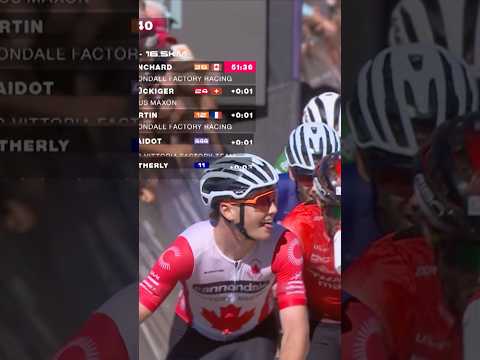 Who spotted this moment from Les Gets? 😂 Cole Punchard saying hello to trackside mates!