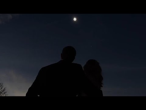 Couples marry during total solar eclipse