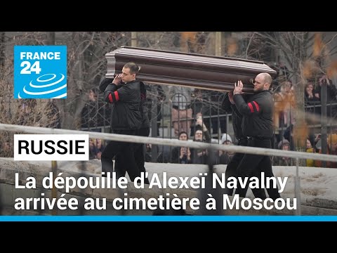 La dépouille d'Alexeï Navalny est arrivée au cimetière à Moscou • FRANCE 24