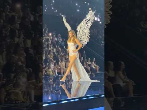 New Mom Barbara Palvin Walks the 2026 Victoria's Secret Runway