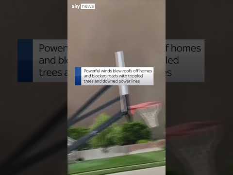 Heavy dust storm engulfs homes