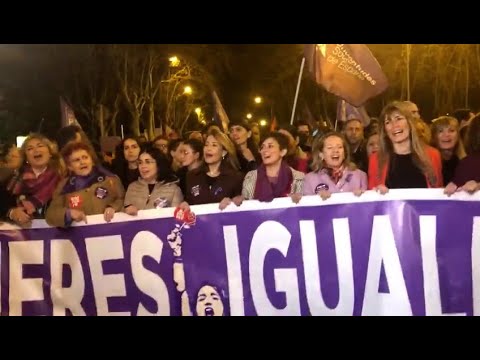 Ministras del PSOE cantan en el 8M: Se va a acabar la dictadura patriarcal
