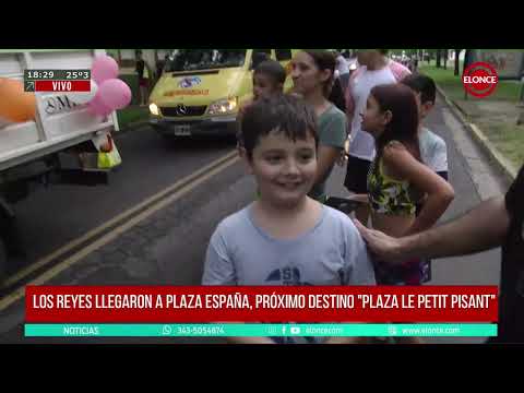 Niños disfrutaron del paso de los Reyes Magos por Paraná