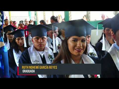 MINED entrega diplomas a 350 maestros de educación primaria en Siuna - Nicaragua