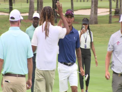 Dolphins' Jordan Poyer rubbing shoulders with Phil Mickelson at Trump Doral