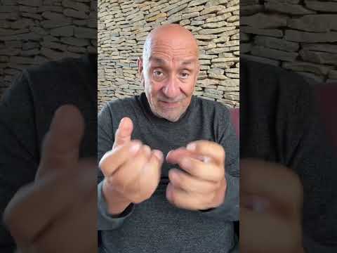 Montar a tenda ou levantar a tenda?