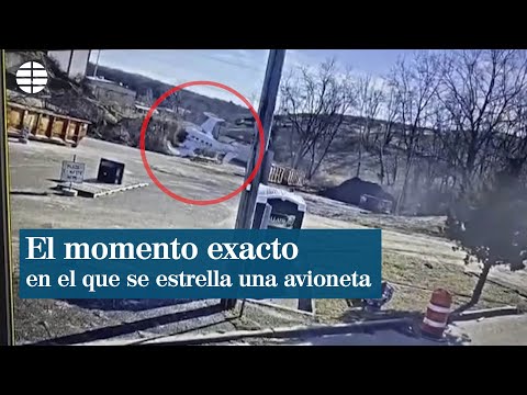 Una cámara de seguridad capta el momento en el que una avioneta se estrella