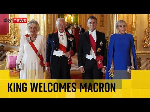 King welcomes Macron in French and President Macron pays tribute to late Queen