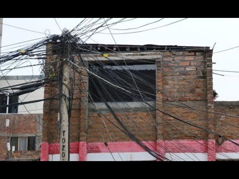 Santa Anita: Maraña de cables acumulados en postes es un peligro para los vecinos