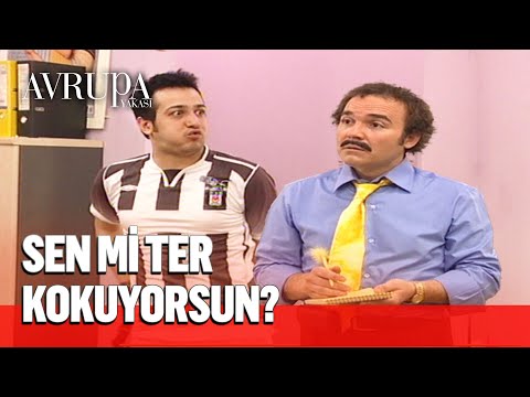 Tanrıverdi, Burhan'a futbol öğretiyor - Avrupa Yakası