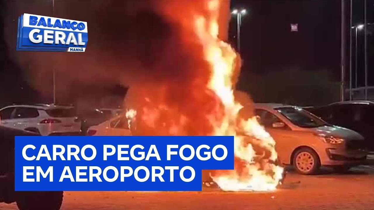 Incêndio destrói carro no estacionamento do aeroporto de Porto Alegre