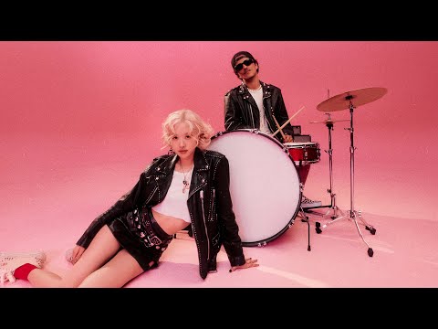 ROSÉ & Bruno Mars - APT. (Official Music Video)