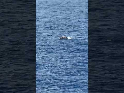 Impresionante rescate de balseros cubanos a la deriva en el medio del golfo de México