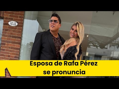 Esposa de Rafa Pérez permite que él coquetee en tarima
