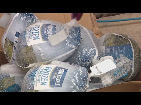 Turkey Chop distributes free turkeys to West Humboldt Park residents in need