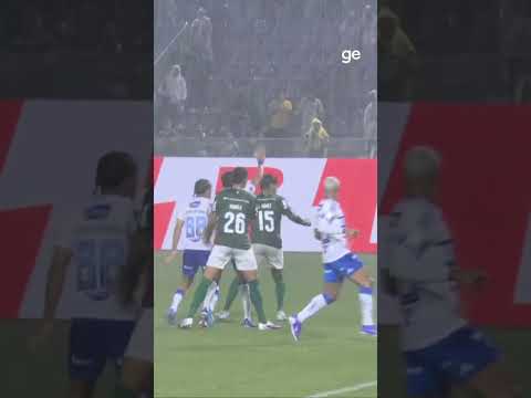 CRUZEIRO PEDE PÊNALTI NESSE LANCE, MAS NADA FOI MARCADO | #shorts | ge.globo