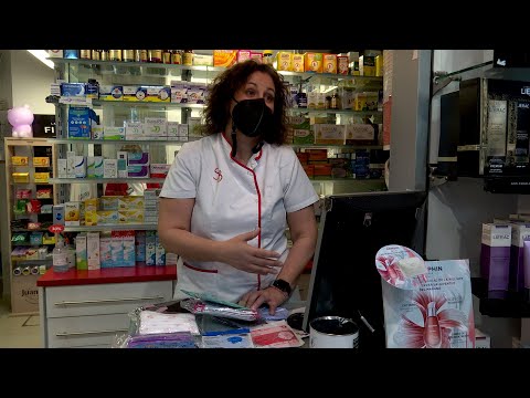 La farmacias cifran en un 70-75 por ciento el descenso de la venta de mascarillas