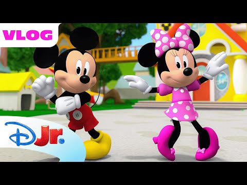 Mickey Mouse Hot Dog Song ?? | Me & Mickey | @disneyjr