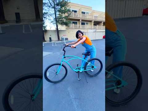 Christina aprende a montar bici 🚲✨ ¡No tiene miedo! #123andres #musicainfantil