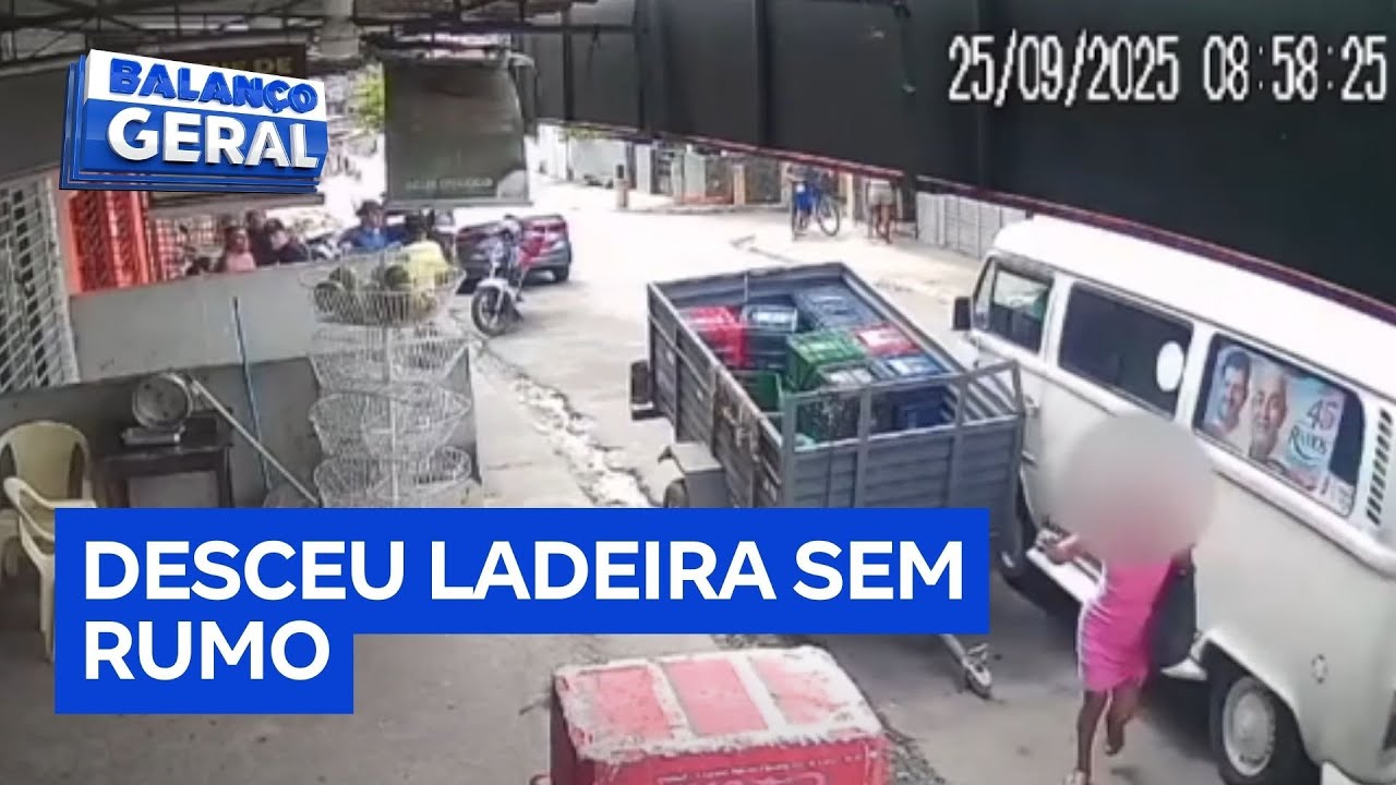 Kombi desgovernada por muito pouco não atropela uma mulher na rua