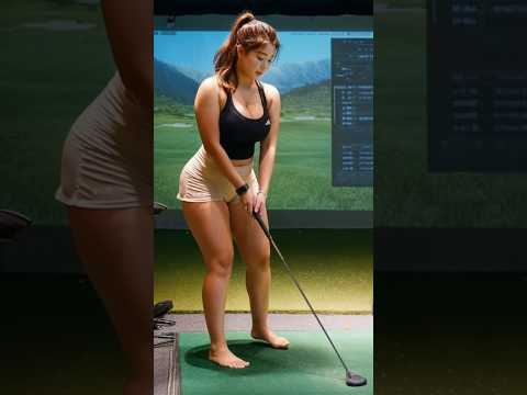 프로 골퍼 스크린골프 스윙 연습