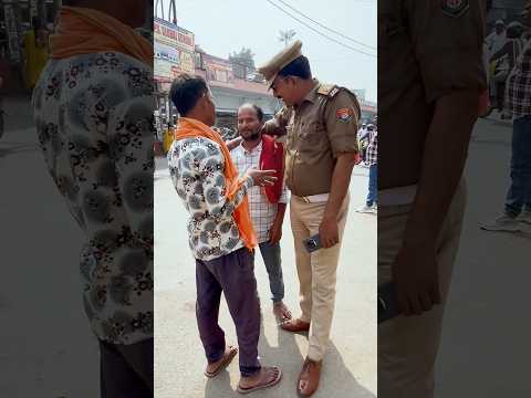 ई रिक्शा को U टर्न के लिए लांग डिस्टेंस चाहिए चौराहे पर लें।। #roadsafety #erikshaw #turning #shorts