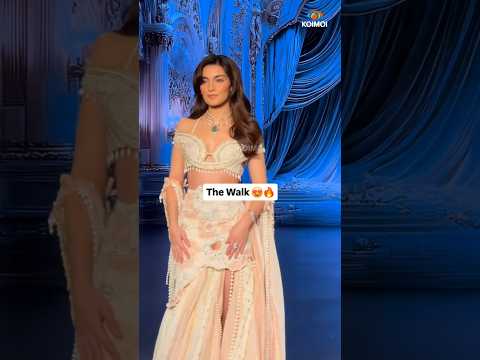 Pratibha Ranta looks heavenly as she walks the ramp in this beautiful look ✨️🤌❤️